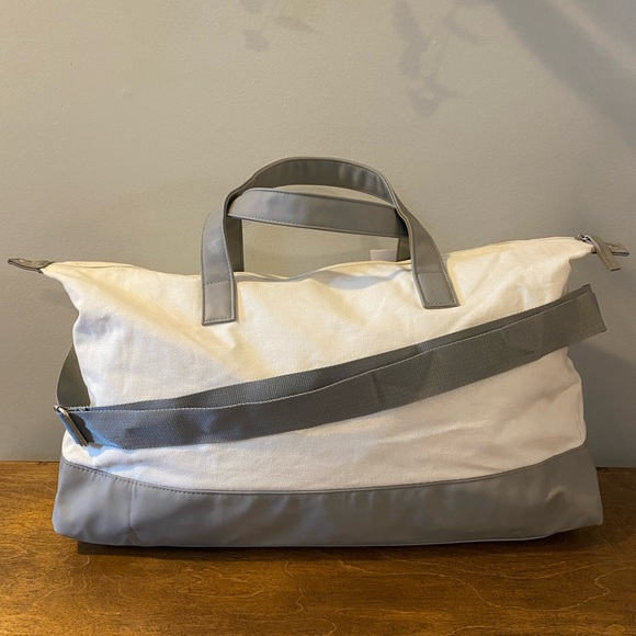 Calvin Klein Weekender/Duffle Bag - Picture 2 of 16
